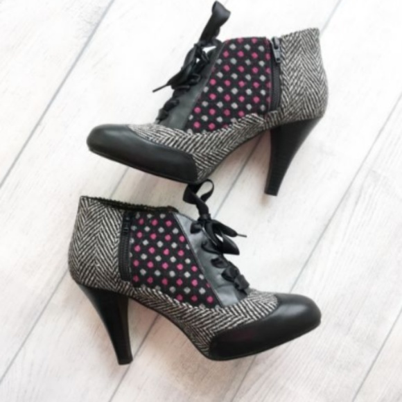 Poetic License Betseys Buttons Oxford Bootie Heels - Picture 2 of 8